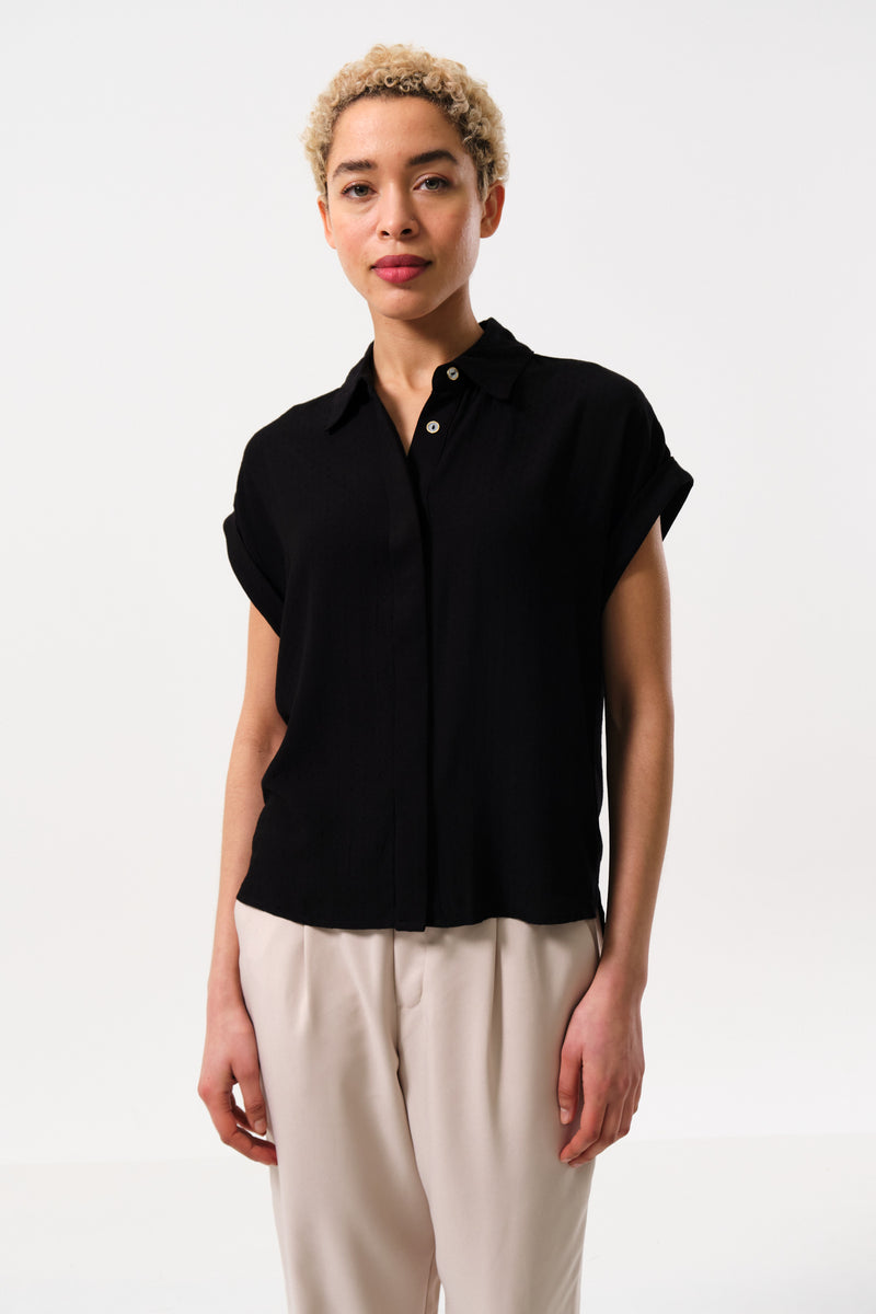 Abinaya Short Sleeved Shirt Black - Front