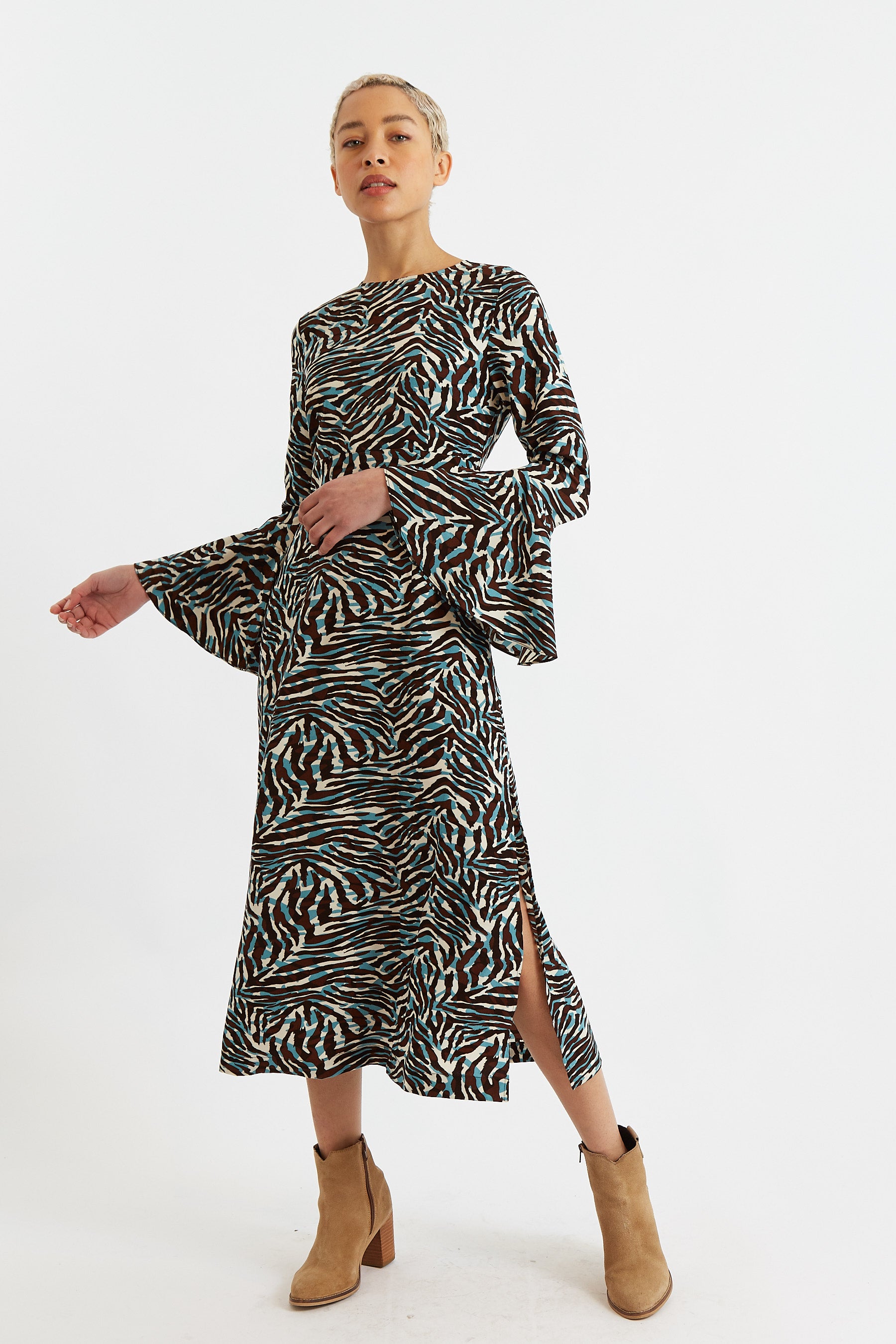 The Chelle Diva | Devon Lee Carlson Leopard Print Maxi Dress | Réalisation  Par