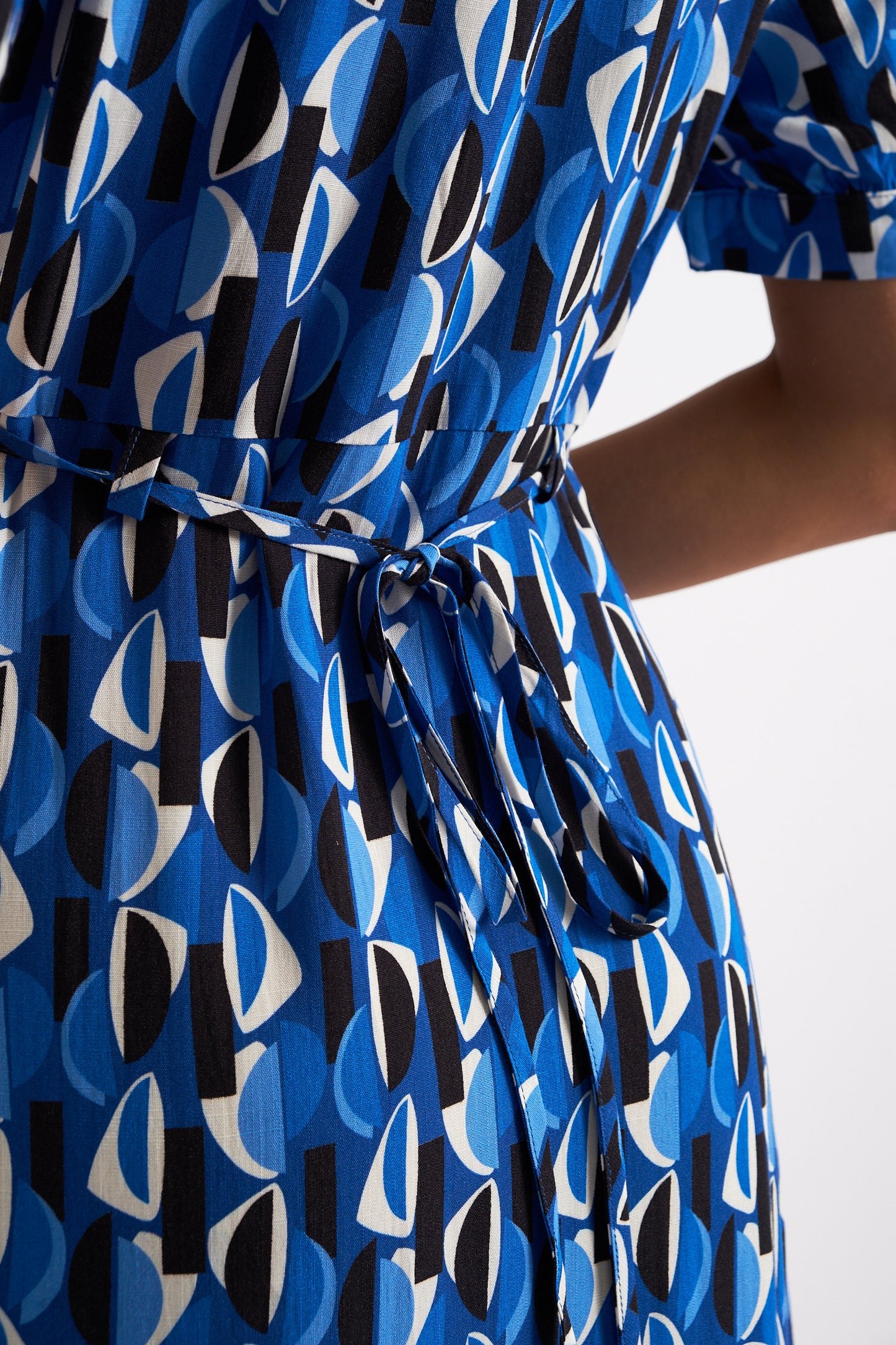 Wanda Mid Century Retro Print Midi Dress - Blue