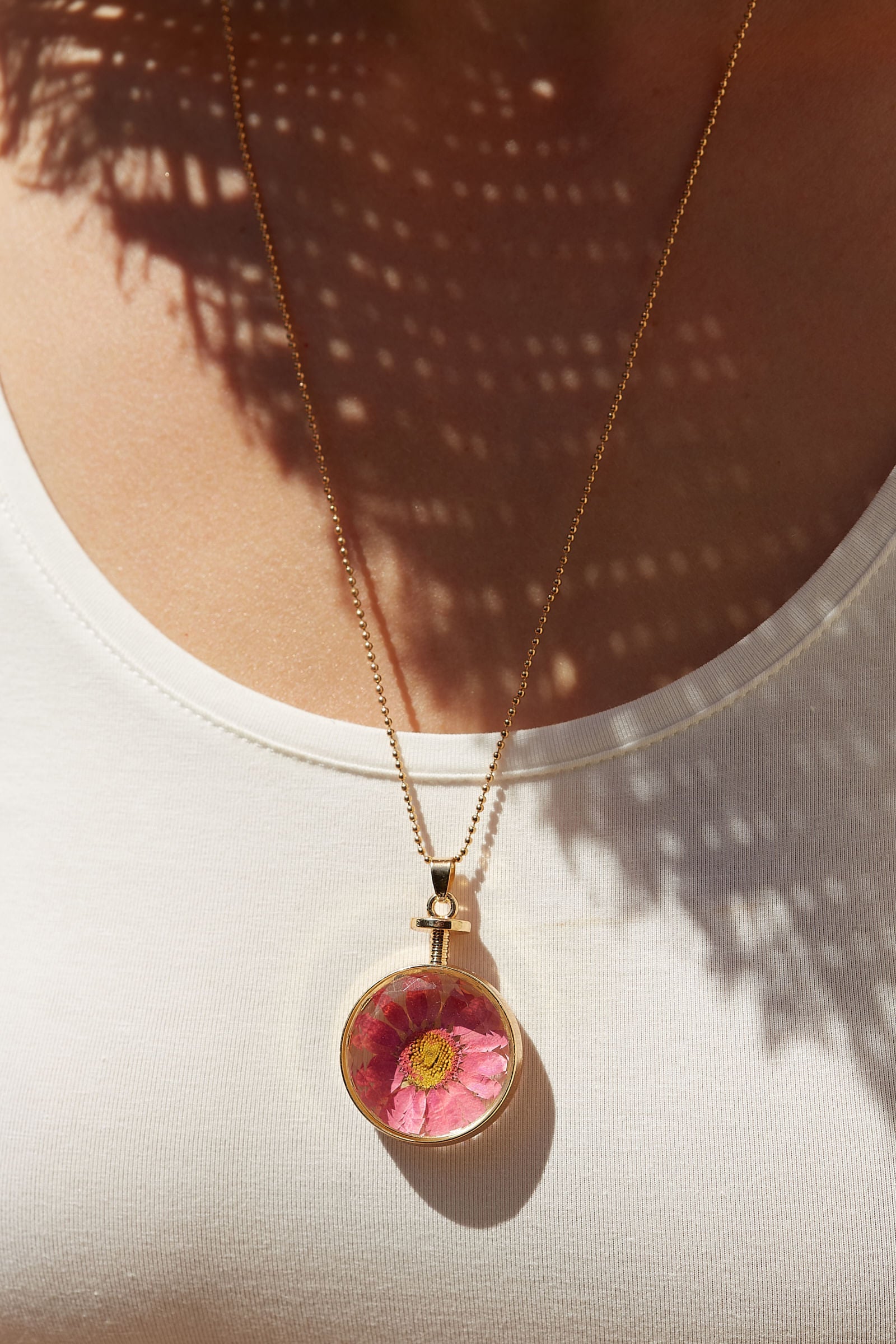 Bani Daisy Inlay Pendant Necklace