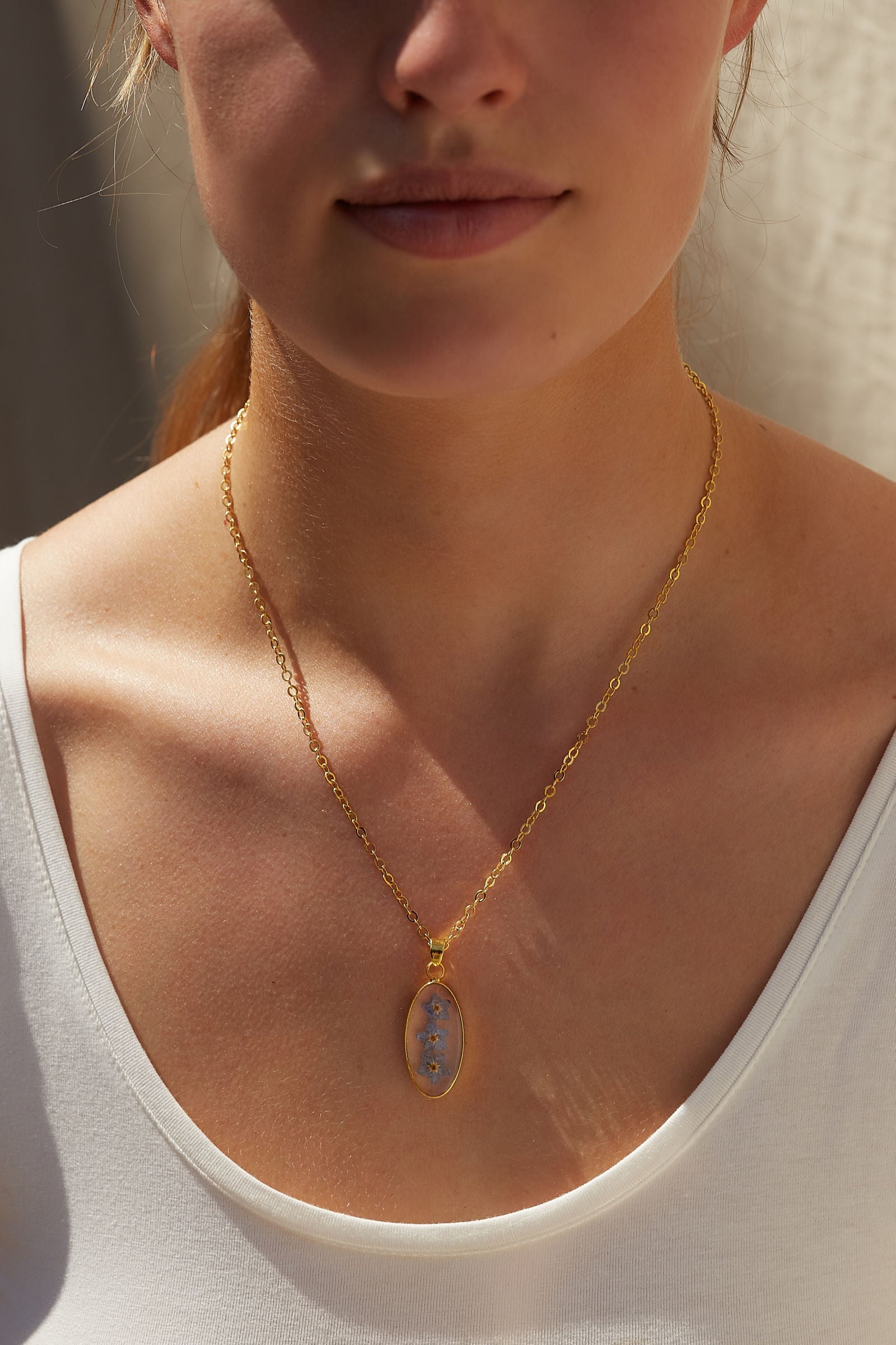 Margerita Flower Encased Pendant Necklace
